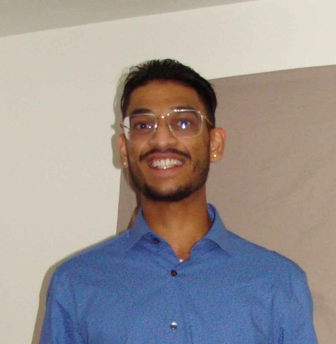 Roshan Nanthapalan Headshot